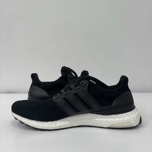 ADIDAS UltraBoost 5.0 DNA Running Shoe Sneaker Black White GV8744 Woman Size 9.5